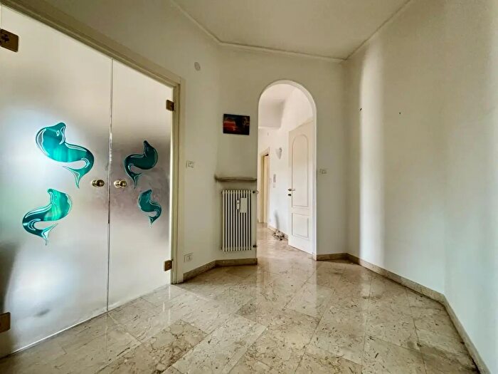 Appartamento con 6 locali in vendita in Corso Europa, Genova