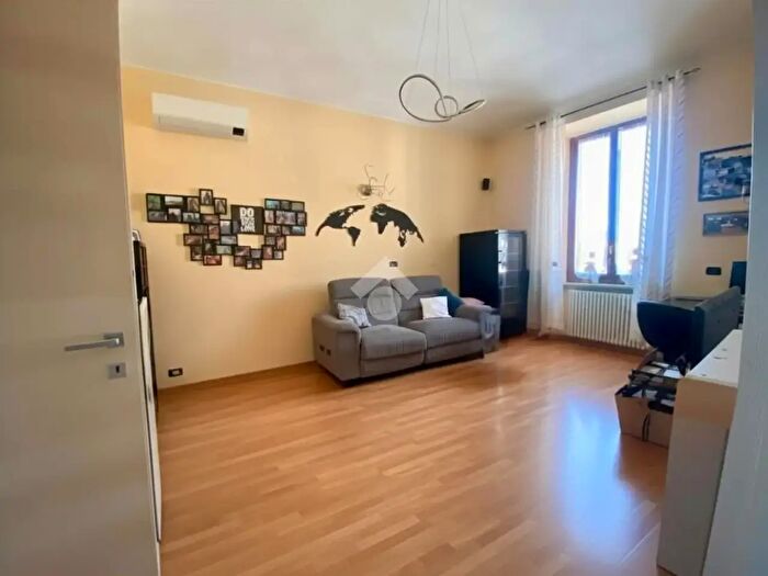 Appartamento trilocale in vendita in Via Desana, Torino