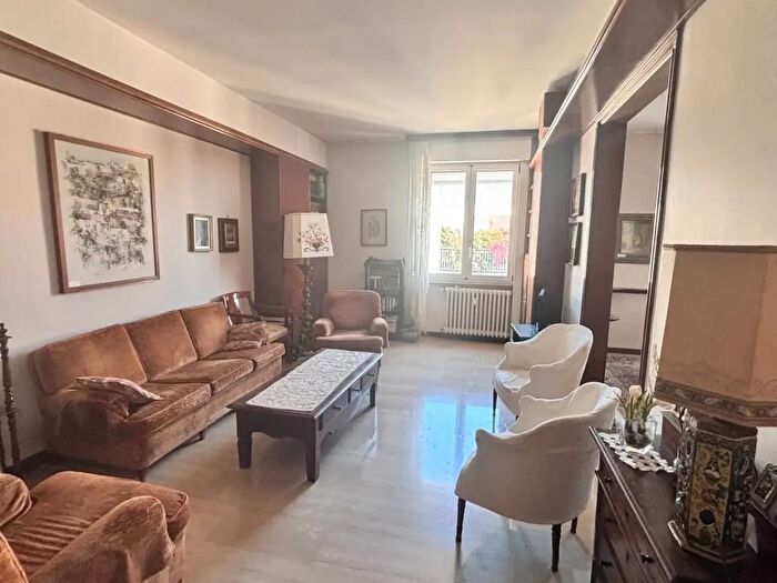 Appartamento con 5 locali in vendita in Via Caracciolo, Milano