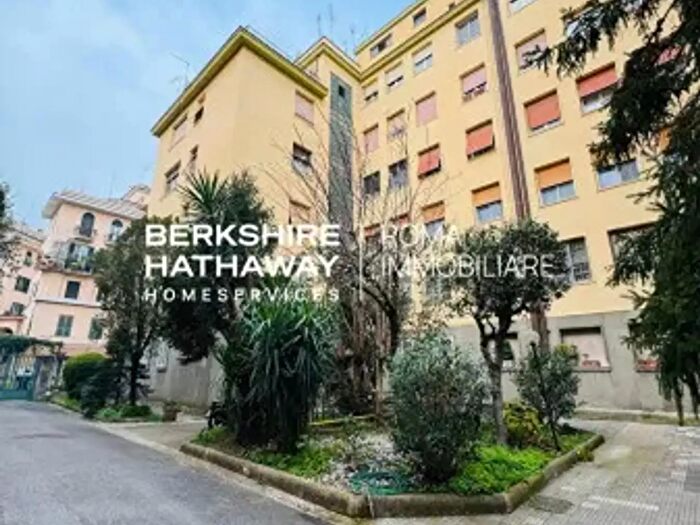 Appartamento quadrilocale in vendita in Via di Villa Ada, Roma