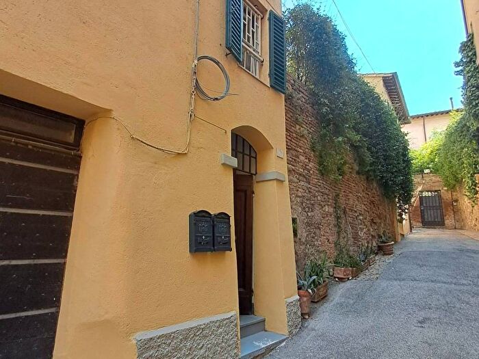 Appartamento trilocale in affitto in Via del Pasticcio, Centro Storico, Perugia