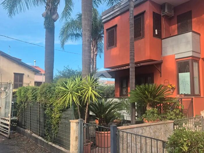 Casa quadrilocale in vendita in Via d'Amico, Acireale