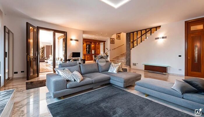 Casa con 12 locali in vendita in Via Po, Reggio Emilia