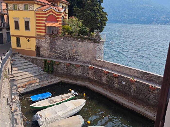 Appartamento bilocale in affitto in Via Regina, Centro, Carate Urio