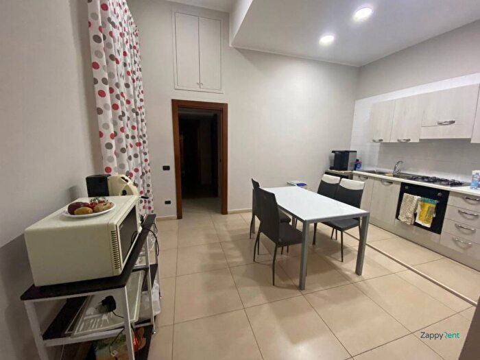 Appartamento trilocale in affitto in Corso Giuseppe Garibaldi, Mercato, Napoli