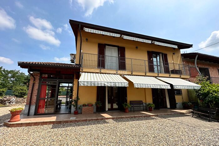 Casa con 7 locali in vendita in Via Piossasco, Bruino