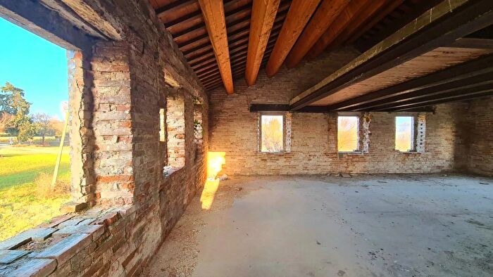 Casa con 10 locali in vendita in Indirizzo Via Fiumicello, Filottrano