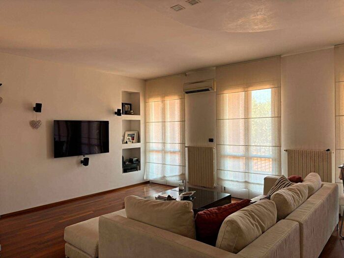 Appartamento quadrilocale in affitto in Modena