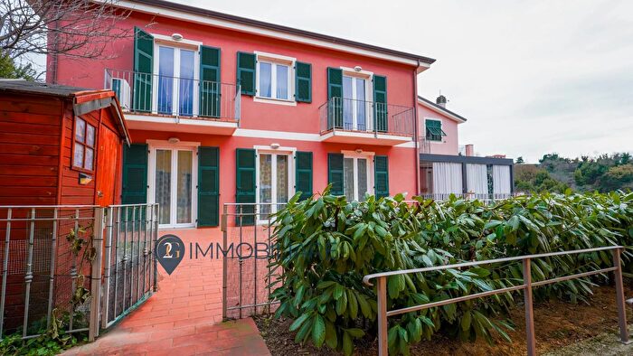 Casa con 6 locali in vendita in Via Viano, La Spezia