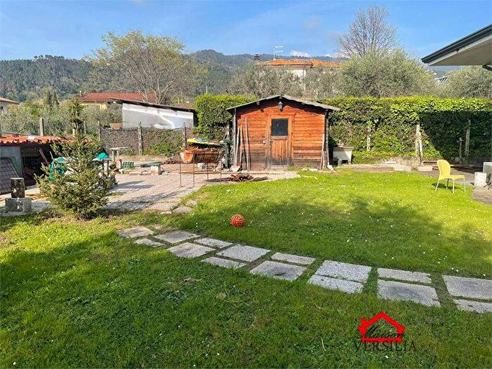 Appartamento trilocale in affitto in Via Renaccio, Turano, Massa