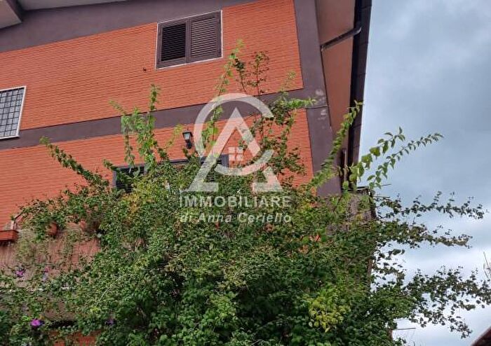 Appartamento trilocale in vendita in Via Staffolo, Roma