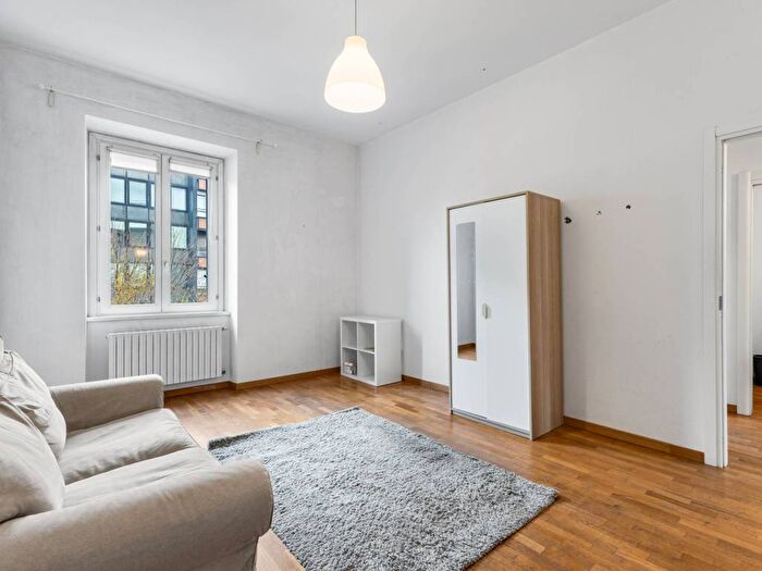 Appartamento trilocale in affitto in Viale Gian Galeazzo, Ticinese, Milano