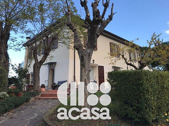 Casa con 9 locali in vendita in Rimini