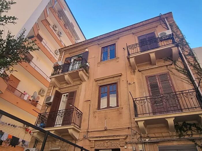 Appartamento trilocale in vendita in Via Francesco Padovani, Palermo