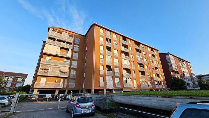 Appartamento con 5 locali in vendita in Via Faustina Perdomo, Asti