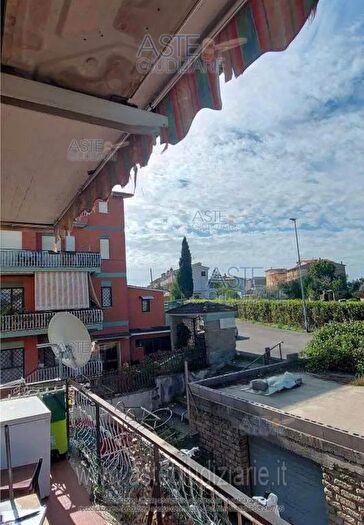 Appartamento trilocale in vendita in Via Campodipietra, Roma