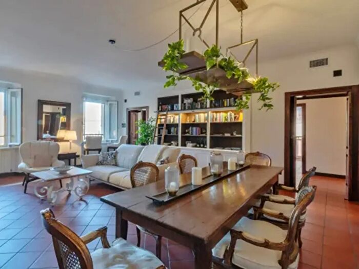 Appartamento con 6 locali in vendita in Via Ugolino De Pili, Fano