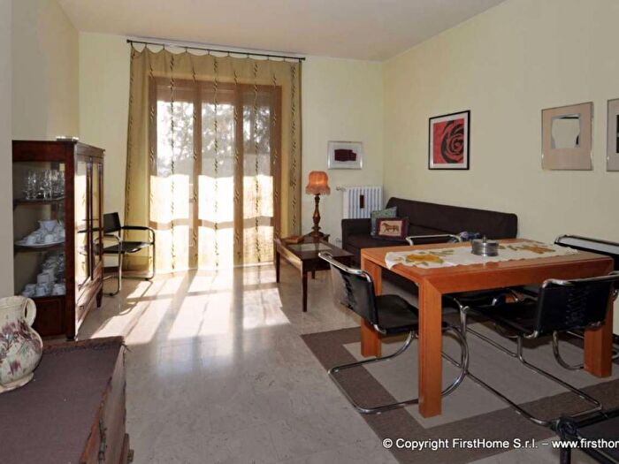 Appartamento trilocale in affitto in via Molinetto di Lorenteggio, Giambellino, Milano