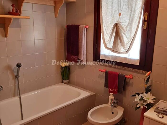 Casa con 7 locali in vendita in Via degli Achei, Palau