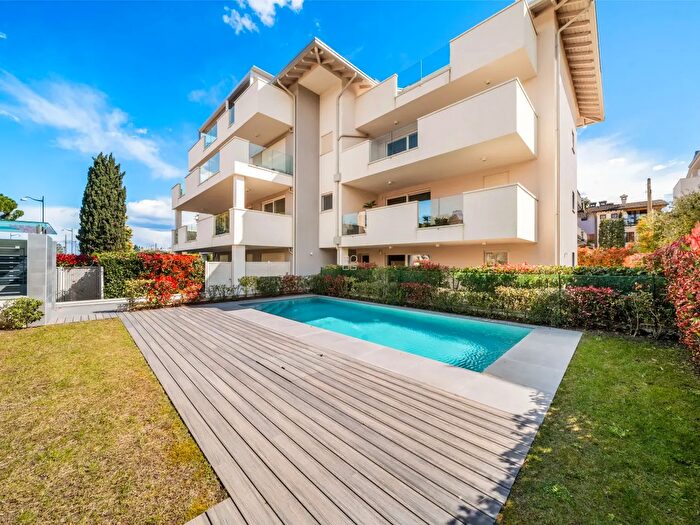 Appartamento trilocale in vendita in Viale Agello, Desenzano Del Garda