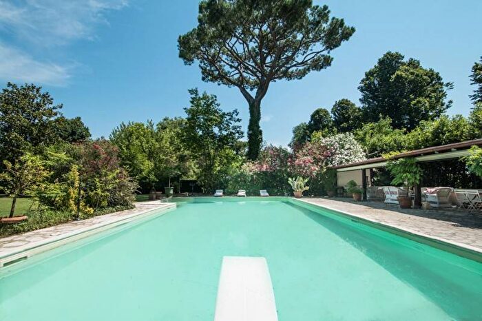 Casa con 6 locali in affitto in Pietrasanta