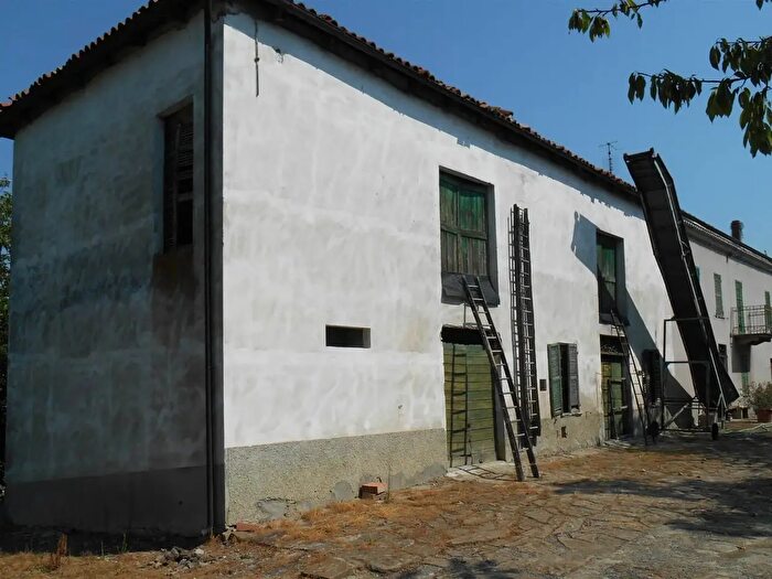 Casa con 7 locali in vendita in Melazzo