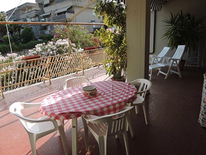 Appartamento quadrilocale in affitto in Via dei Pini, Zona Nuova Pratoranieri, Follonica