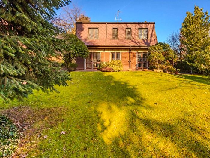 Casa con 5 locali in affitto in Via Matteotti, Centro, Arese