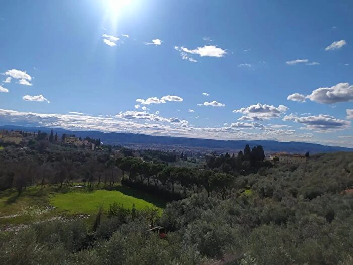 Appartamento con 8 locali in vendita in Firenze