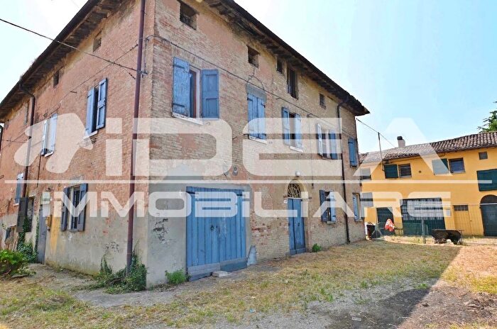 Casa con 6 locali in vendita in Via Alessandro Cavazza Modena, Modena