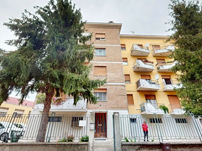 Appartamento trilocale in vendita in Viale Vittorio Falzoni Gallerani, Cento