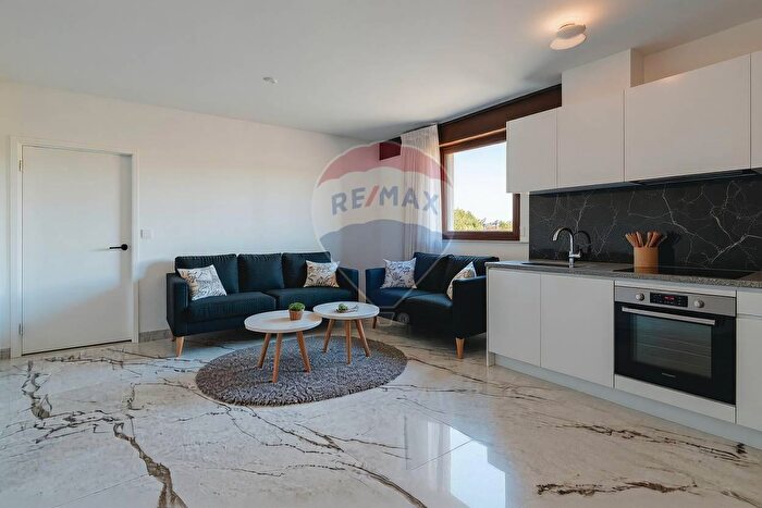 Appartamento quadrilocale in vendita in Via Novembre, Cerro Maggiore