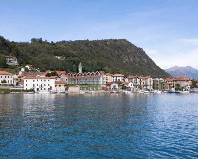 Casa quadrilocale in vendita in Via Lungo Lago, Pella