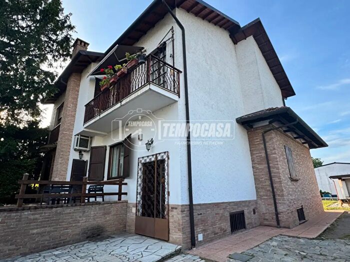 Casa con 6 locali in vendita in Via Don Luigi Sturzo, Arluno