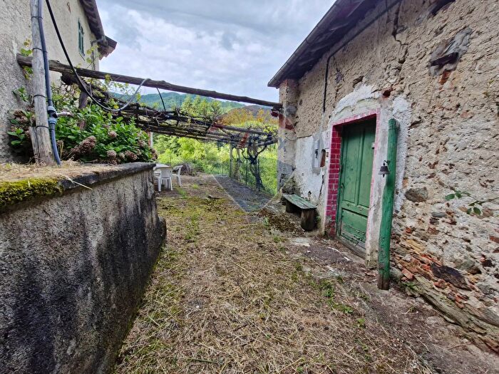 Casa con 8 locali in vendita in Loc Azzini, Murialdo