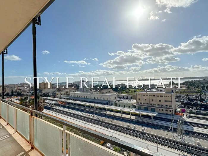 Appartamento con 5 locali in vendita in Via Adda, Siracusa