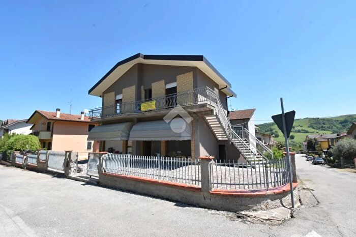 Appartamento quadrilocale in vendita in Via Vittorio Veneto, Sassofeltrio