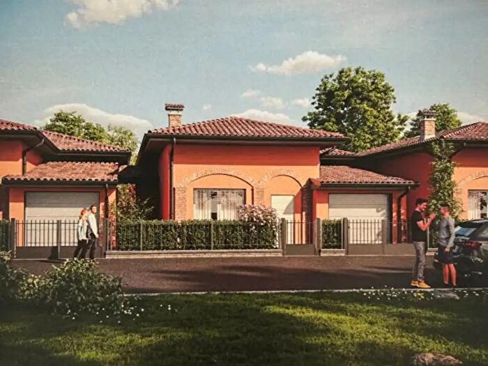 Casa quadrilocale in vendita in Via della Castella, Cremona