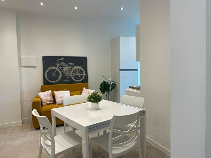 Appartamento trilocale in affitto in Via Cefalù, Gallaratese, Milano