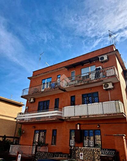 Appartamento bilocale in vendita in Via Amaretta, Roma