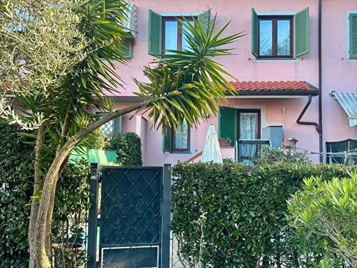 Casa con 6 locali in vendita in Forte Dei Marmi