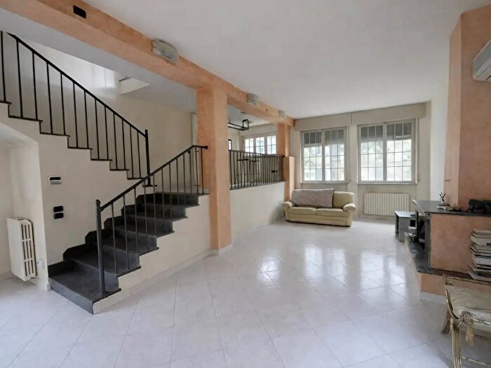 Casa con 6 locali in vendita in Piacenza