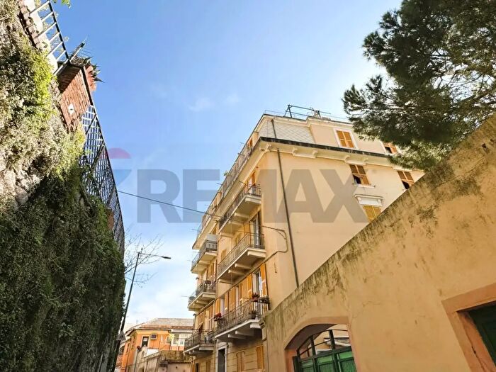 Appartamento con 7 locali in vendita in Via Tonale, Genova