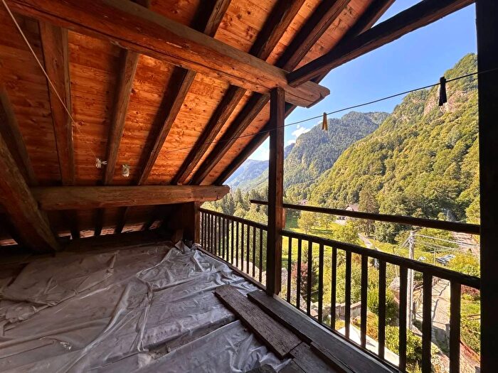 Casa trilocale in vendita in Frazione Carata Campertogno, Campertogno