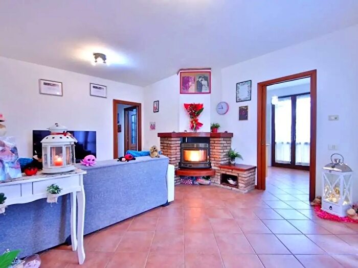 Appartamento con 6 locali in vendita in Mele