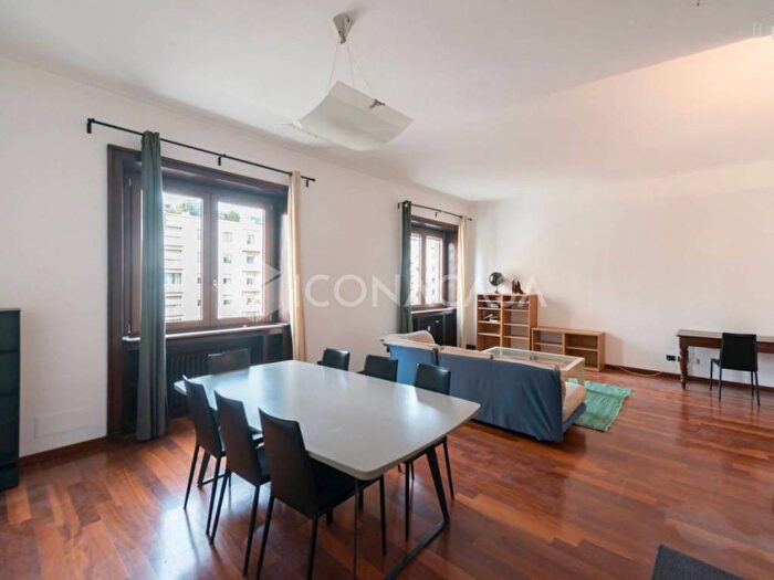 Appartamento trilocale in affitto in Via Felice Casati, Repubblica, Milano