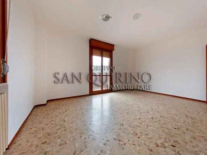 Appartamento trilocale in vendita in Via Novembre, Guastalla