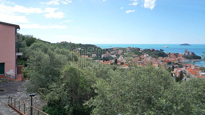 Casa con 7 locali in vendita in Località Narbostro, Lerici
