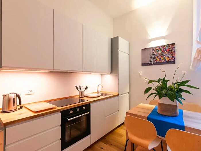 Appartamento monolocale in vendita in Via della Commenda, Milano