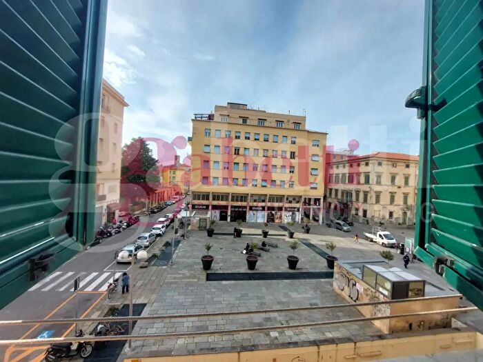 Appartamento trilocale in vendita in Piazza Guerrazzi, Livorno